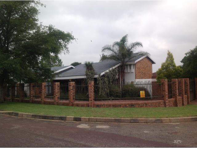 4 Bedroom House for Sale For Sale in Emalahleni (Witbank)  - Home Sell - MR107969