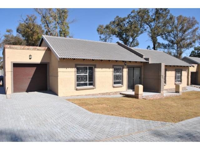 2 Bedroom Sectional Title for Sale For Sale in Meyerton - Private Sale - MR108041