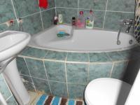Main Bathroom - 2 square meters of property in Sharon Park