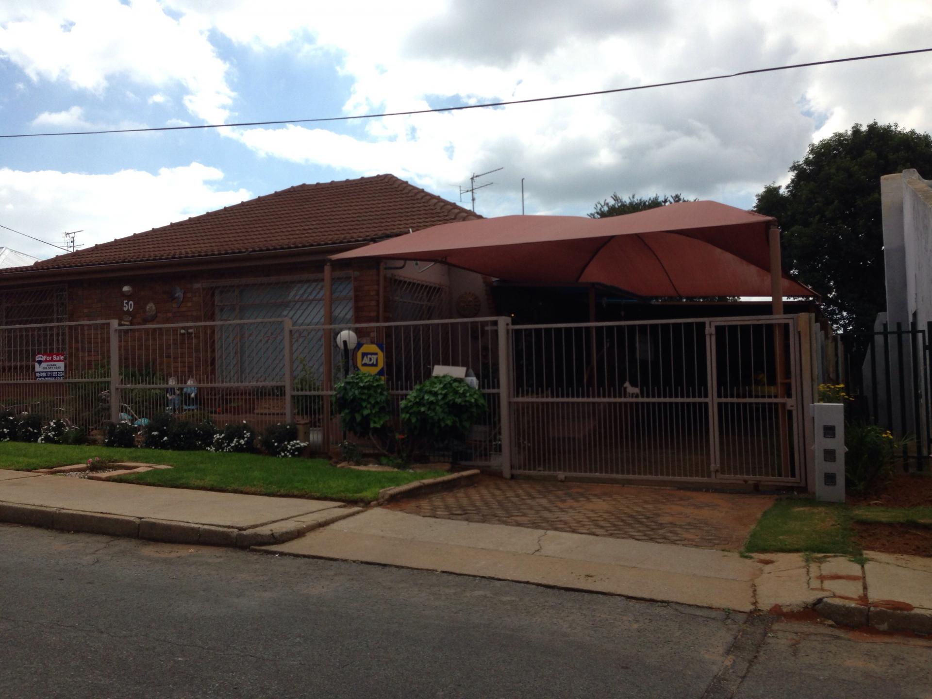 Front View of property in Krugersdorp