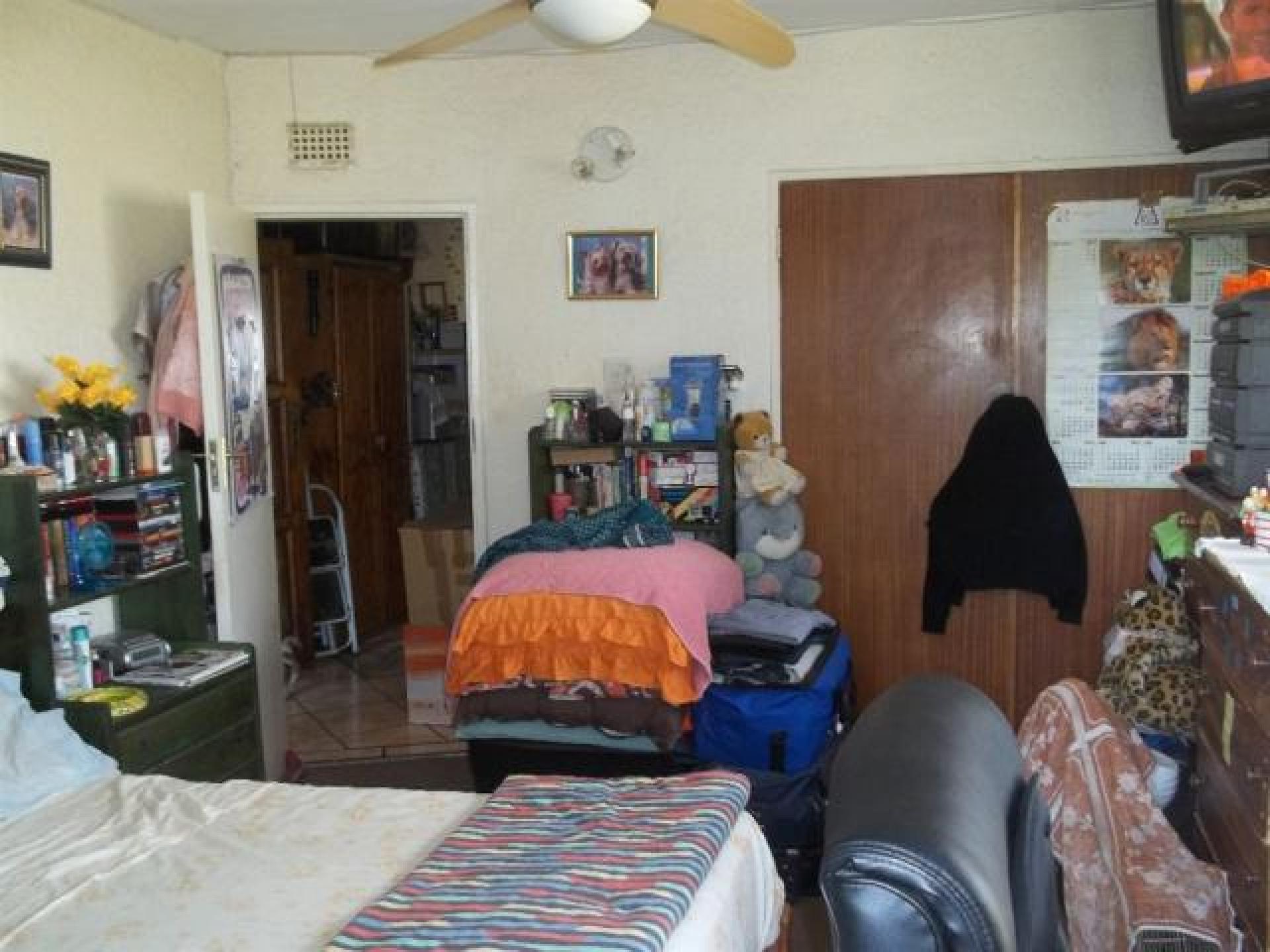 Main Bedroom - 14 square meters of property in Deneysville