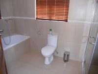 Main Bathroom - 7 square meters of property in Winterton