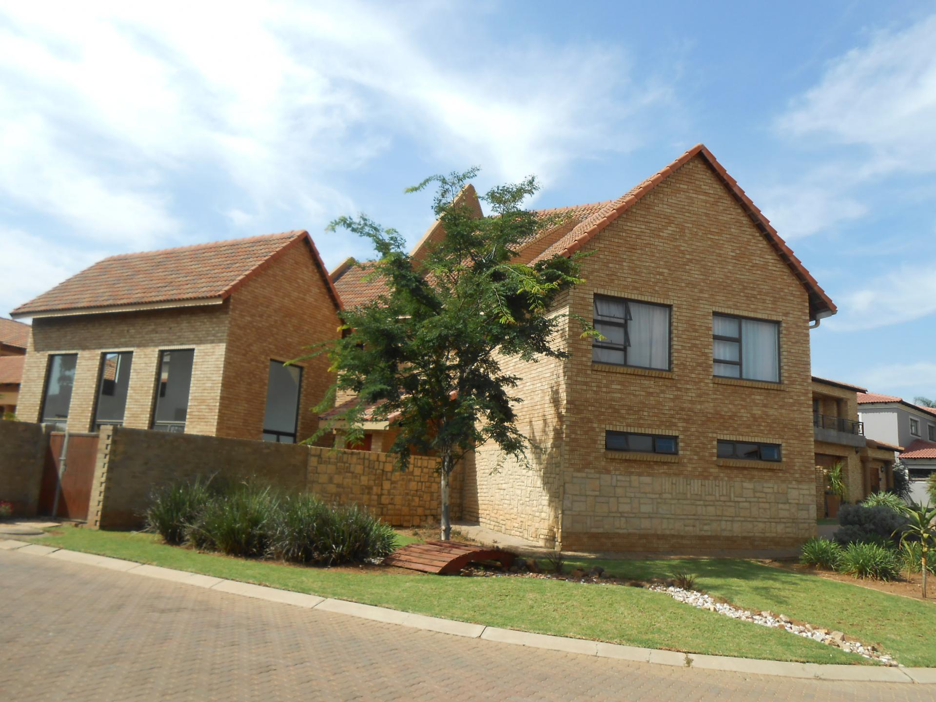 Front View of property in Raslouw