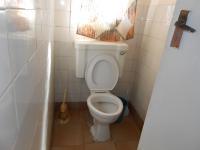 Bathroom 1 - 2 square meters of property in Vierfontein