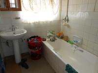 Main Bathroom - 5 square meters of property in Vierfontein