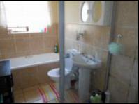 Main Bathroom - 6 square meters of property in Sonneveld