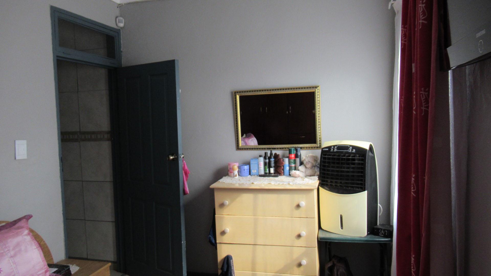 Bed Room 3 of property in Eldorado Park AH