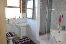 Bathroom 1 - 5 square meters of property in Franskraal
