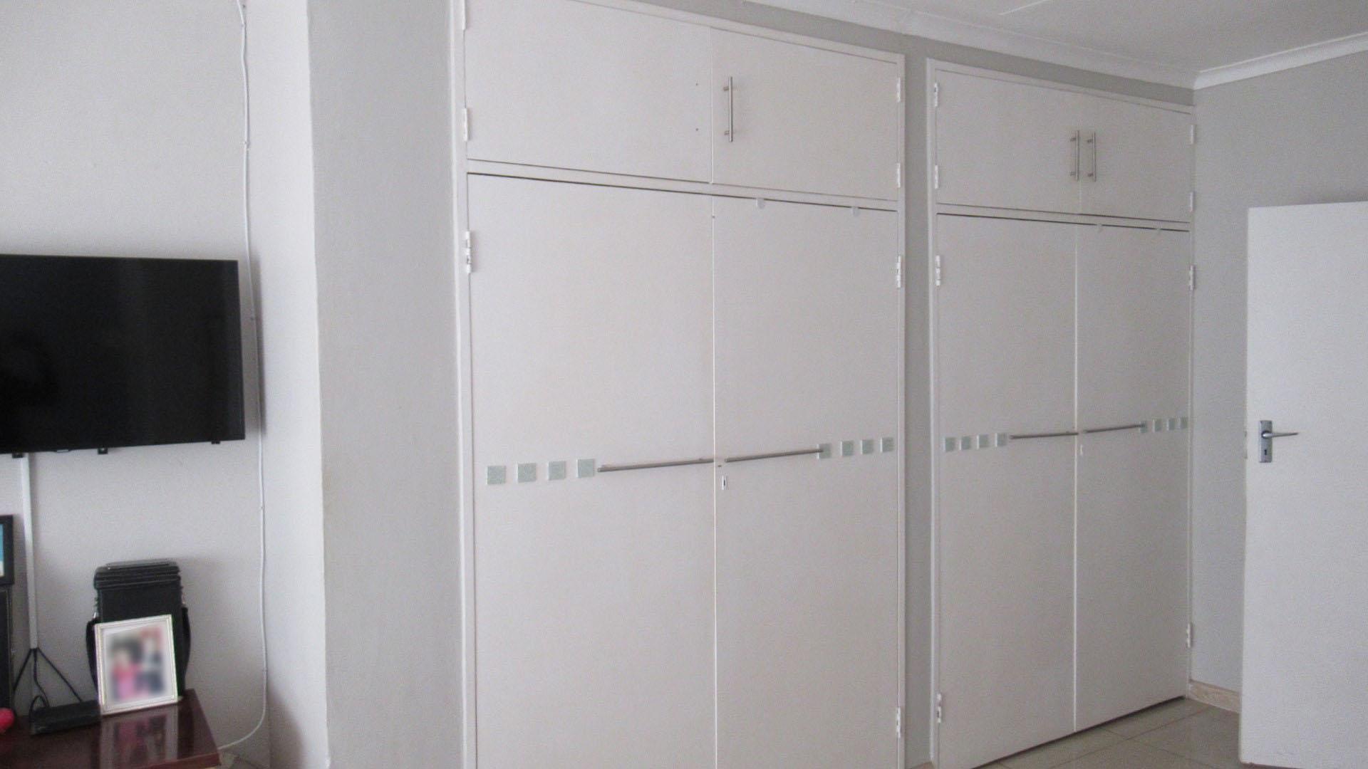 Main Bedroom - 34 square meters of property in Kempton Park
