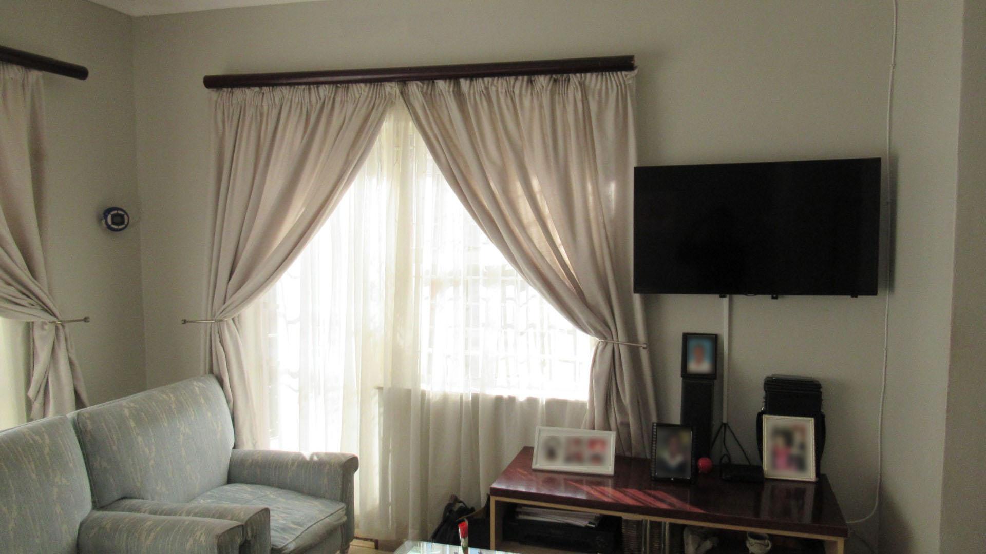 Main Bedroom - 34 square meters of property in Kempton Park