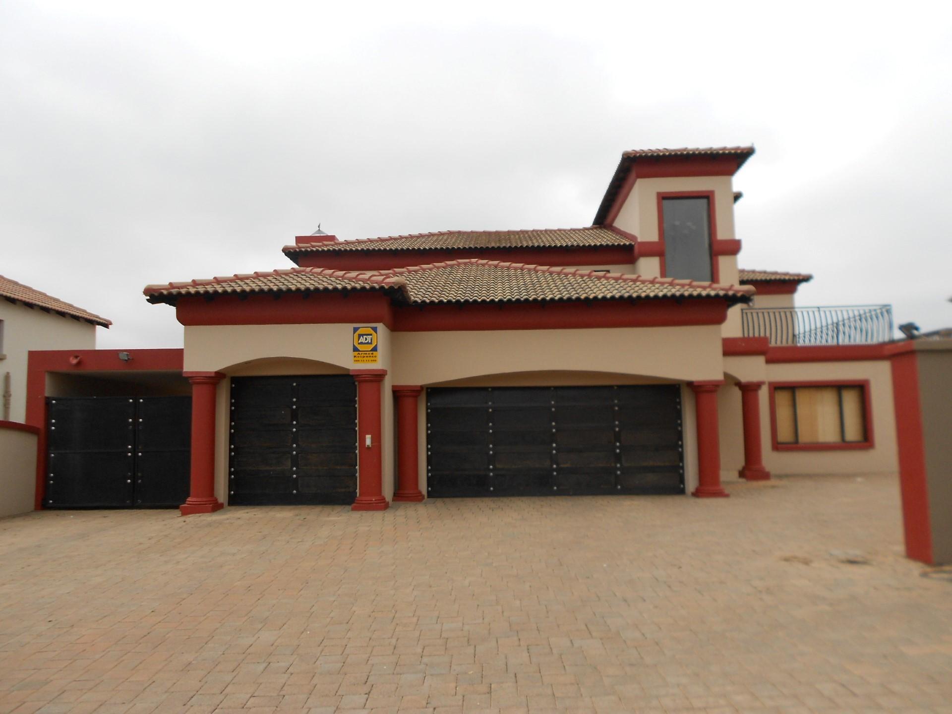 Front View of property in Glen Erasmia Boulevard