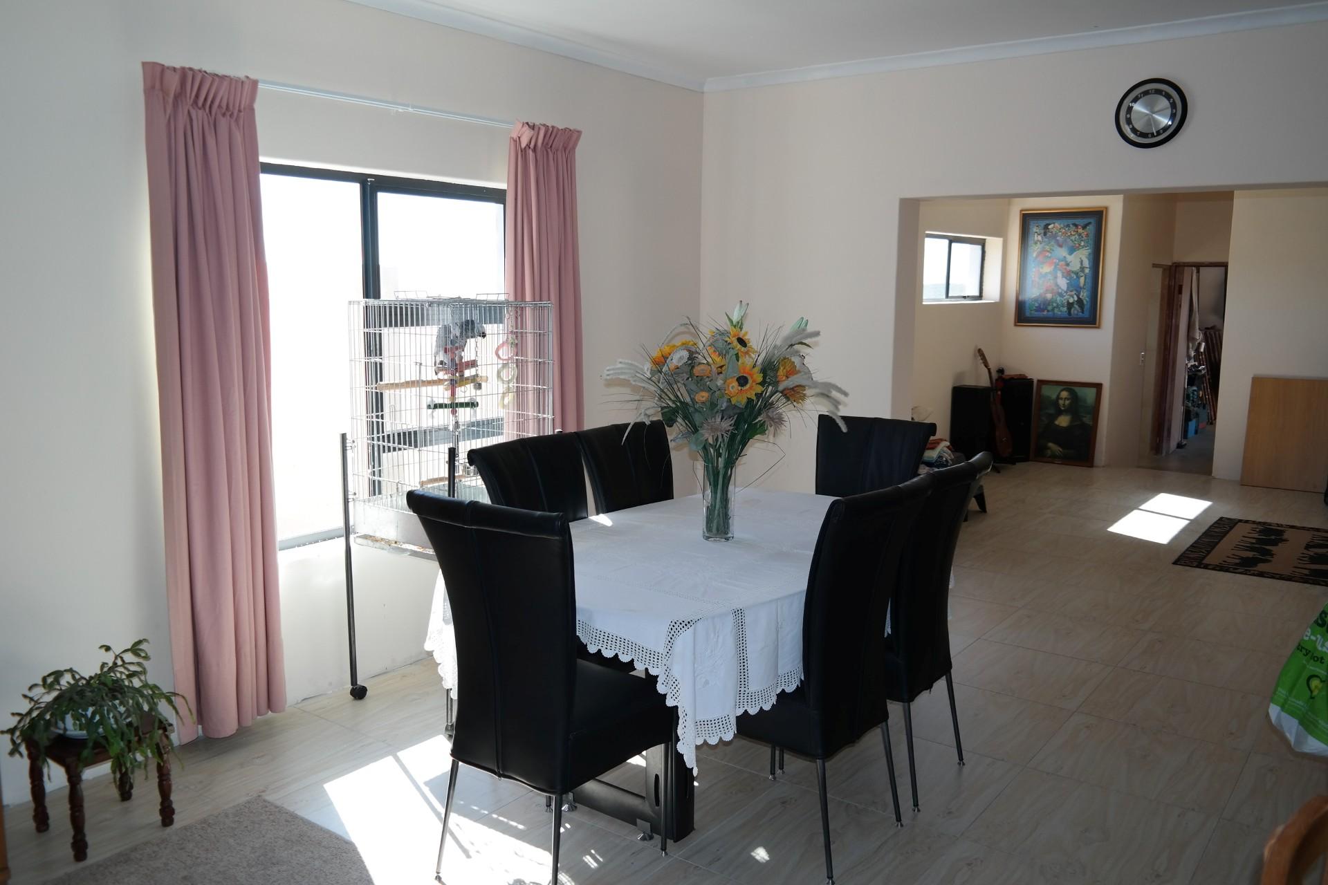 Dining Room - 28 square meters of property in Yzerfontein