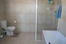 Main Bathroom - 9 square meters of property in Yzerfontein