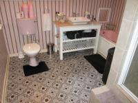 Main Bathroom - 8 square meters of property in Eikenhof