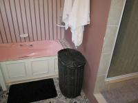 Main Bathroom - 8 square meters of property in Eikenhof