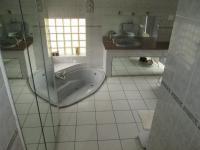 Main Bathroom - 15 square meters of property in Heidelberg - GP