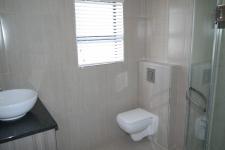 Bathroom 2 - 5 square meters of property in Yzerfontein