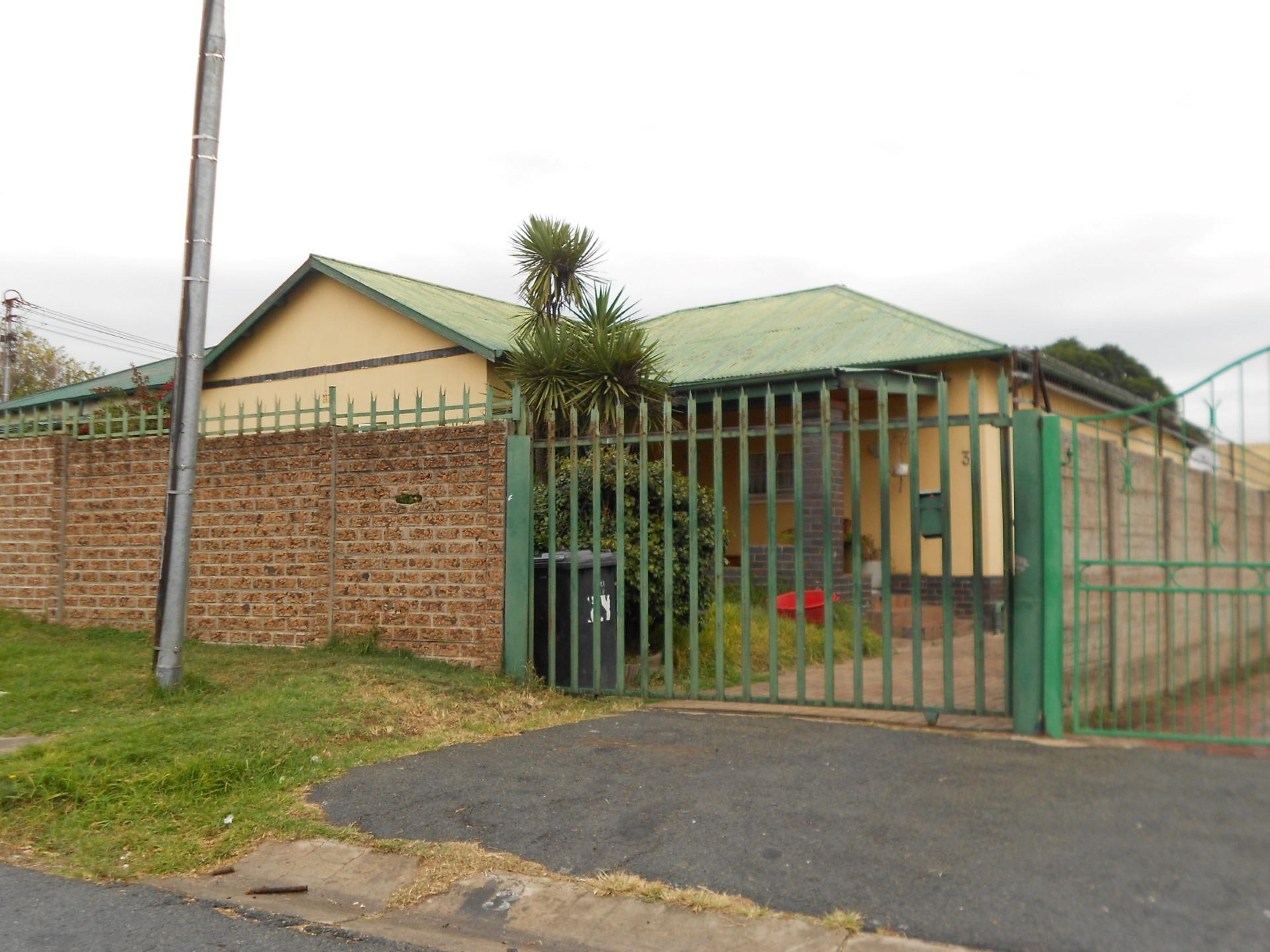 Front View of property in Rosettenville