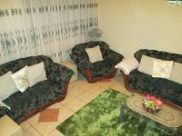 Lounges - 17 square meters of property in Lenasia