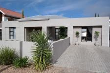 3 Bedroom 2 Bathroom House for Sale for sale in Piketberg