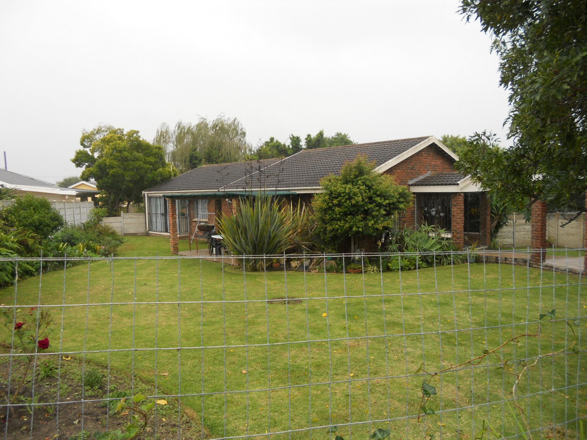 Front View of property in George East