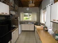 Kitchen - 17 square meters of property in Hayfields