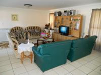 Lounges - 44 square meters of property in Stilbaai (Still Bay)