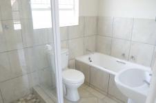 Bathroom 1 - 5 square meters of property in Meyerton