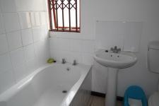 Bathroom 1 - 5 square meters of property in Delft