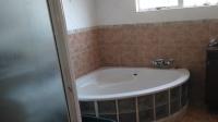 Main Bathroom - 10 square meters of property in Nooitgedacht