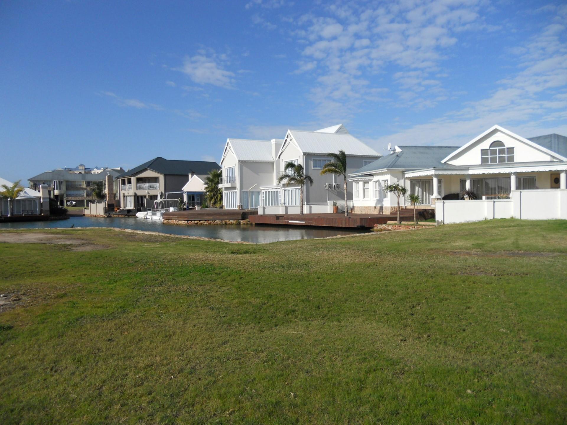 Front View of property in Aston Bay