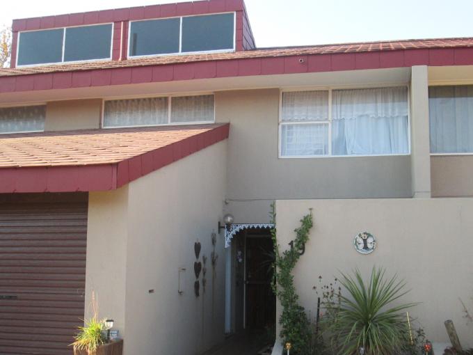 3 Bedroom Duplex for Sale For Sale in Sasolburg - Home Sell - MR110385