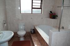 Bathroom 1 - 8 square meters of property in Vredenburg