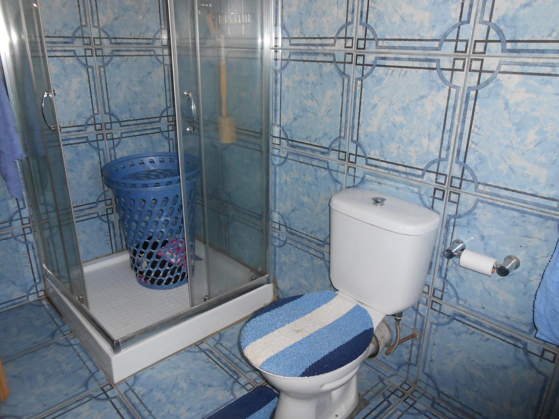 Main Bathroom - 15 square meters of property in Helderstrome AH