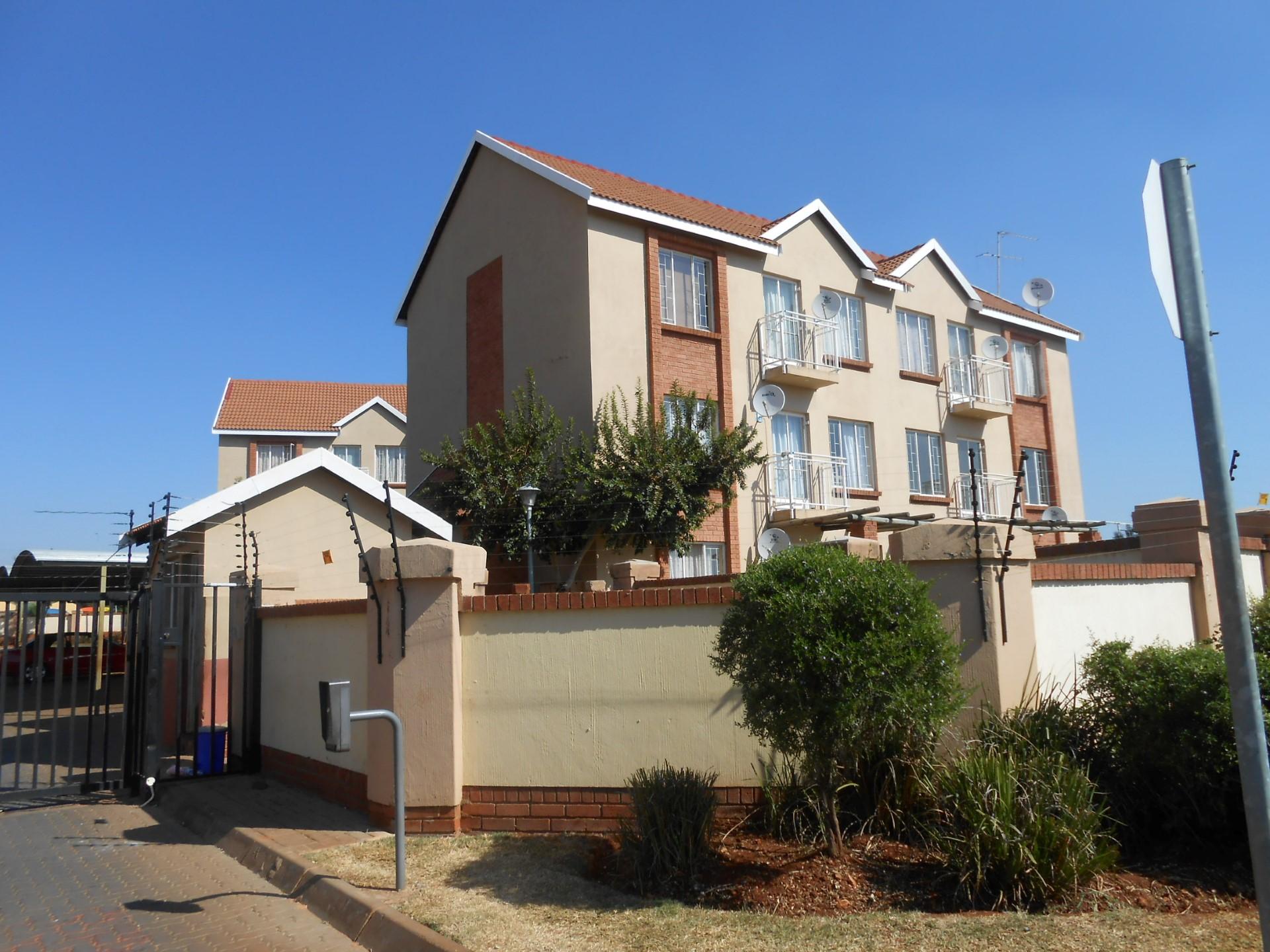 Front View of property in The Orchards