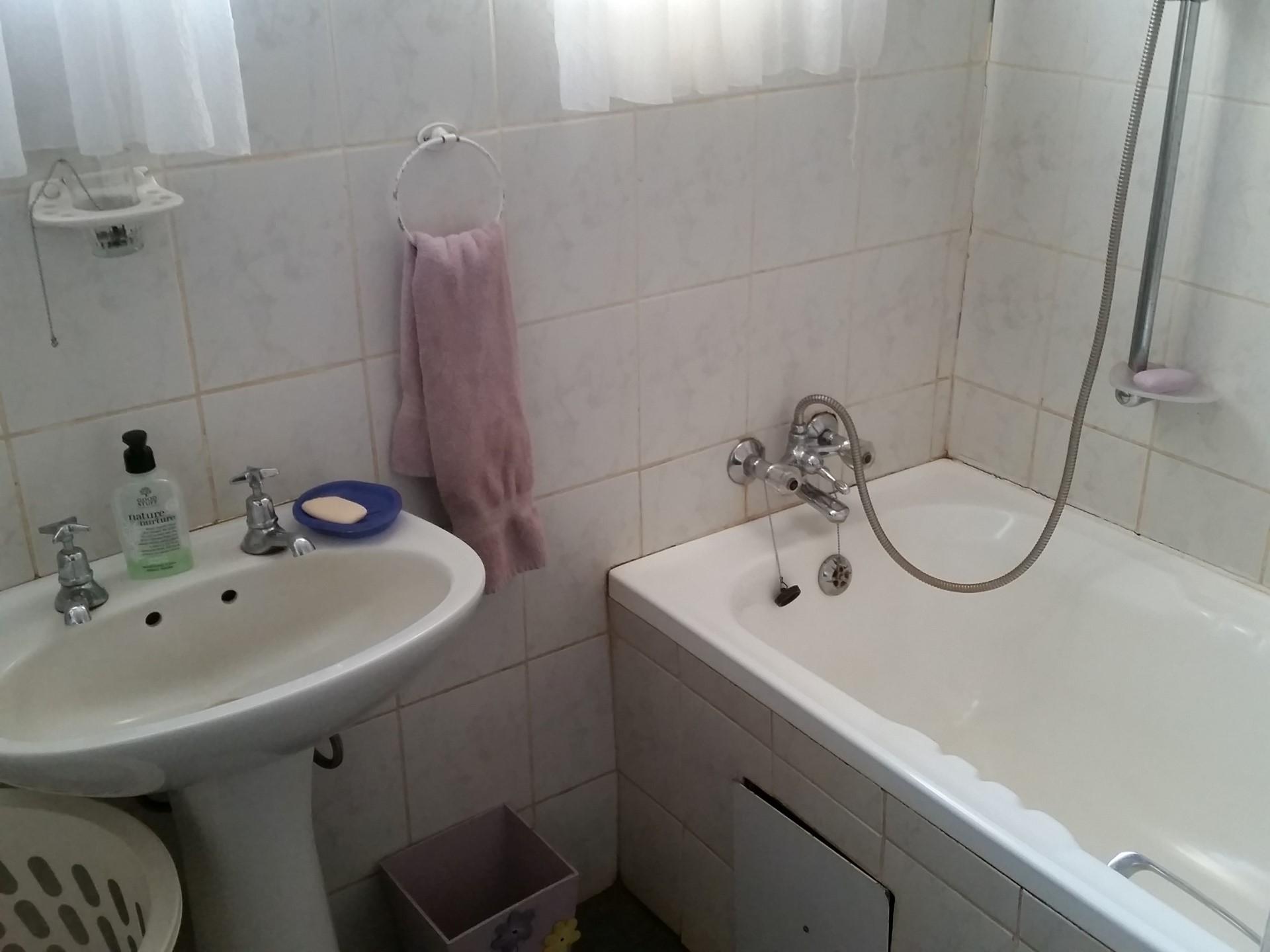 Bathroom 1 - 7 square meters of property in Bronkhorstspruit