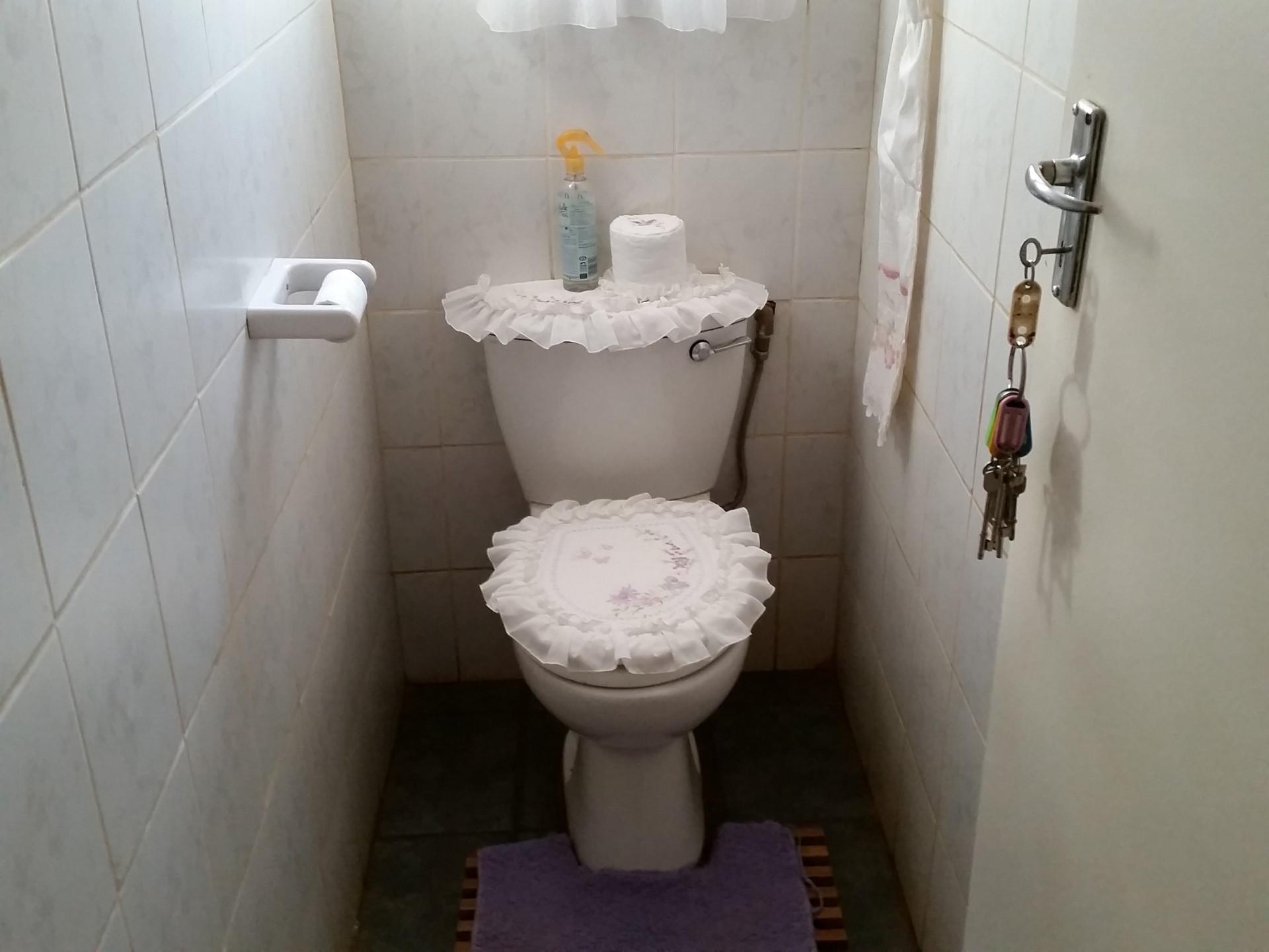Bathroom 1 - 7 square meters of property in Bronkhorstspruit