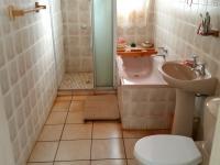 Main Bathroom - 16 square meters of property in Bronkhorstspruit