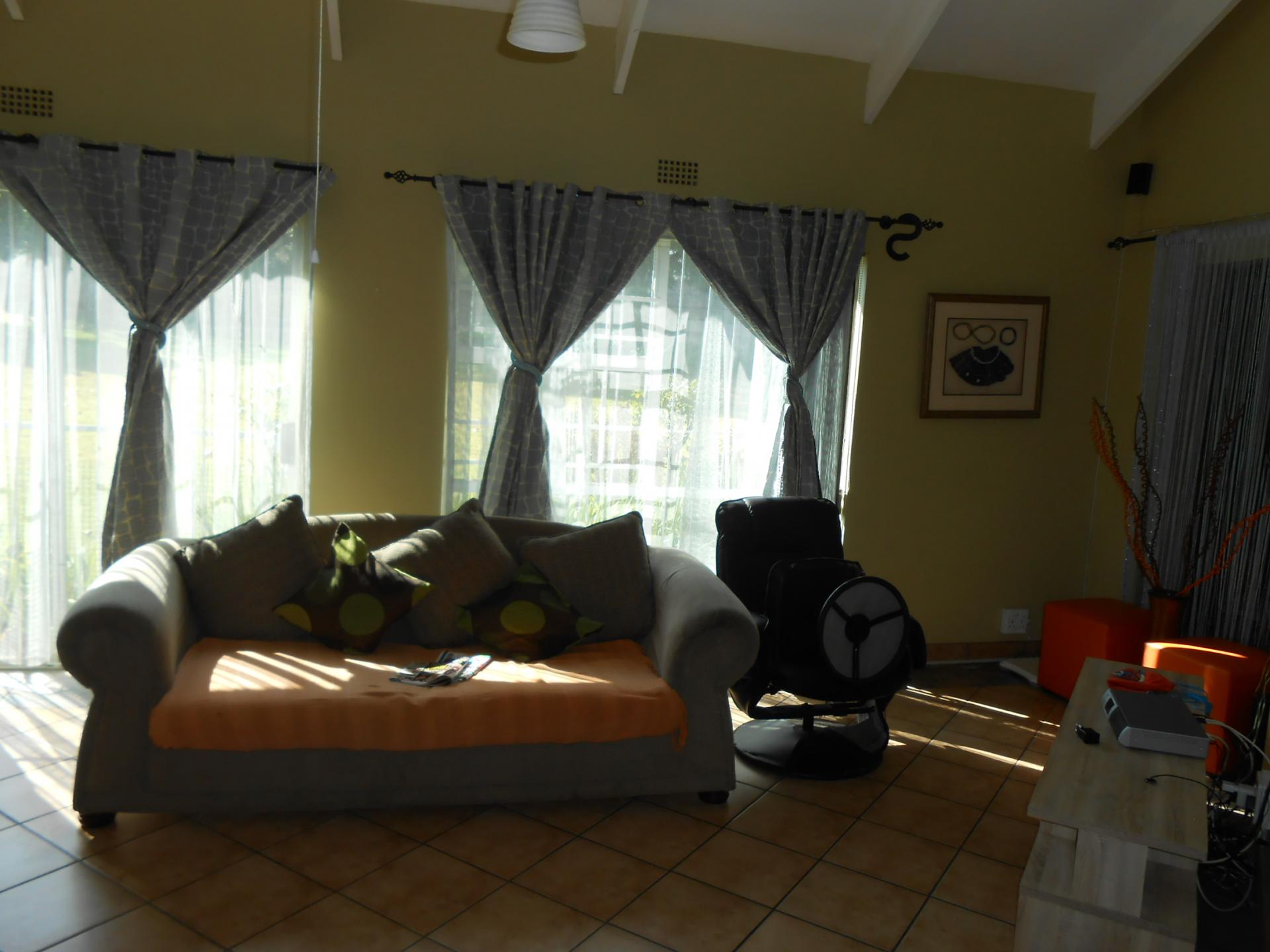 Lounges - 56 square meters of property in Glen Austin AH (Midrand)