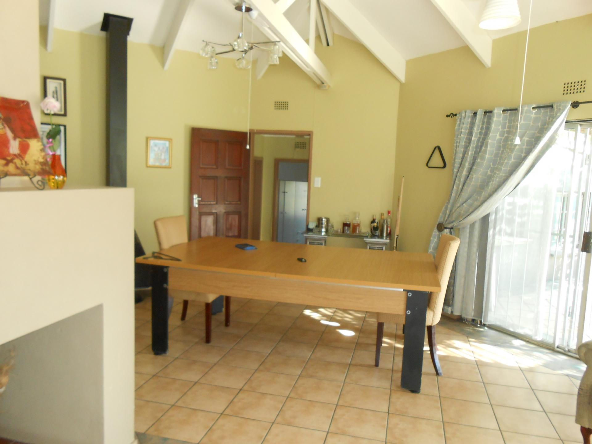 Lounges - 56 square meters of property in Glen Austin AH (Midrand)