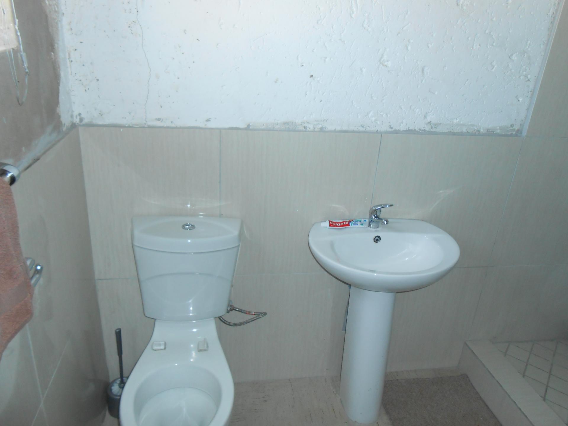 Bathroom 2 - 3 square meters of property in Glen Austin AH (Midrand)
