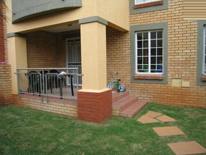 2 Bedroom Simplex for Sale For Sale in Pretorius Park - Home Sell - MR11058