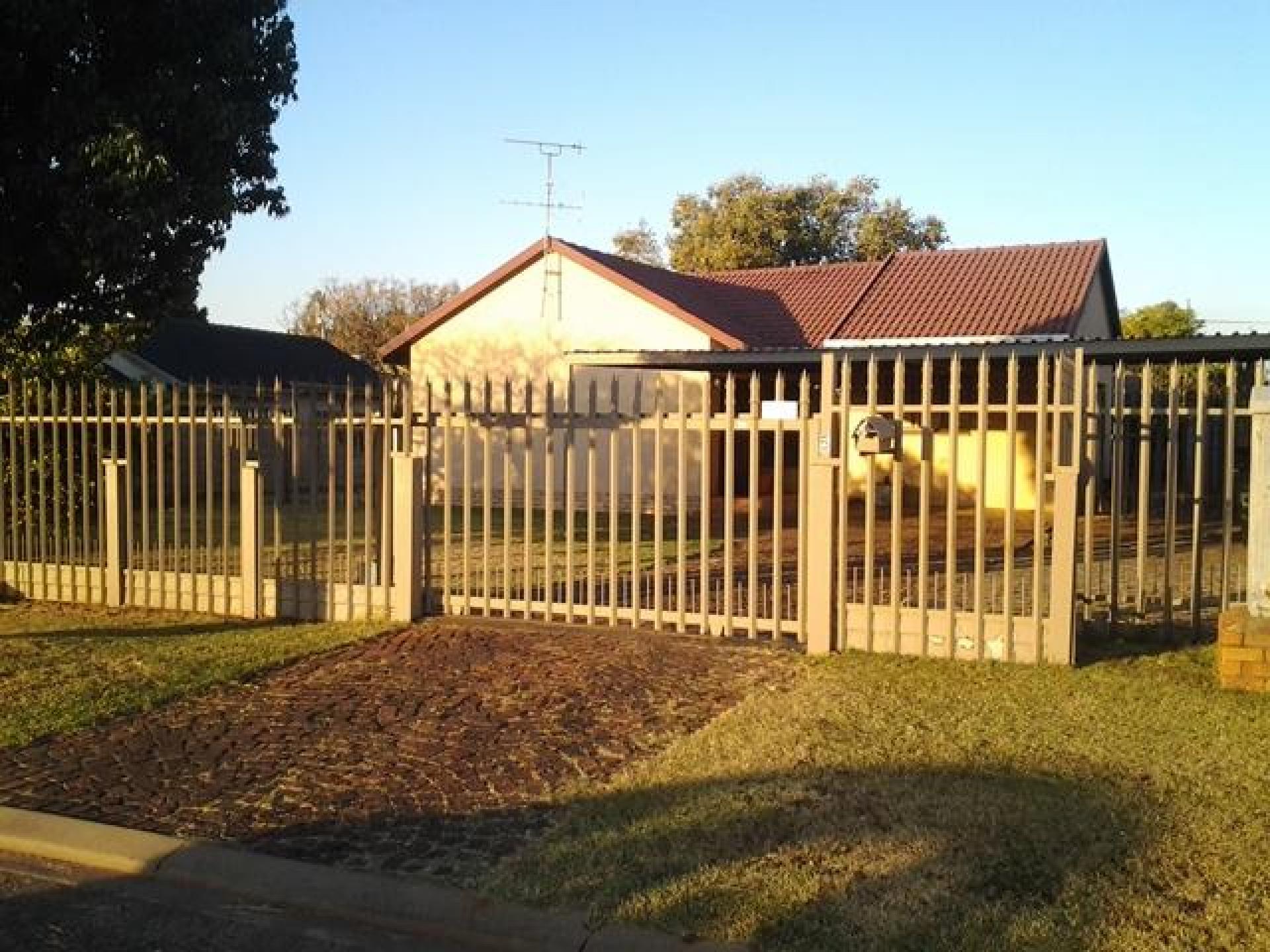 Front View of property in Mayberry Park