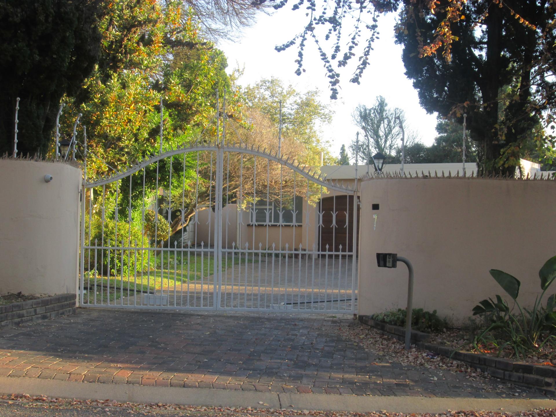 Front View of property in Malanshof