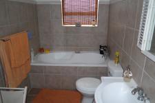 Bathroom 1 - 6 square meters of property in Pearly Beach