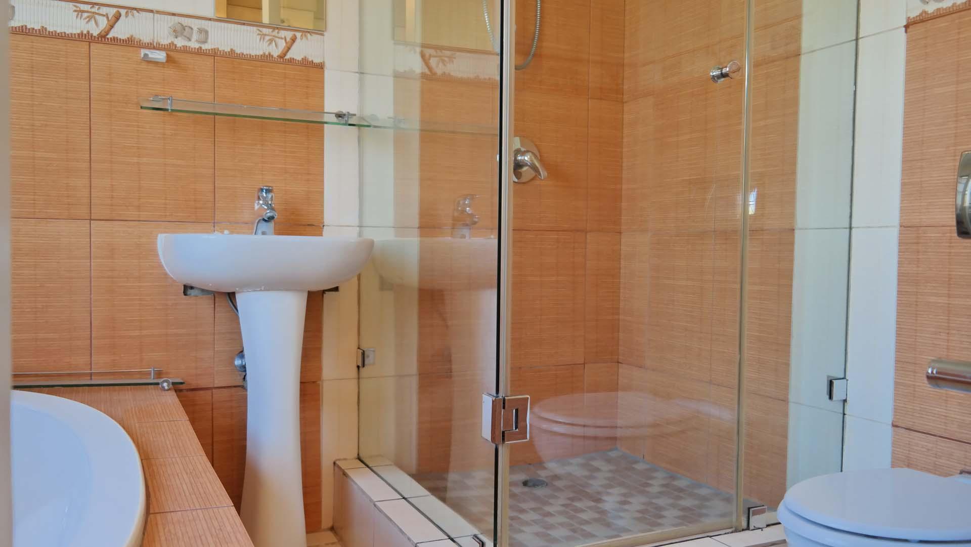 Main Bathroom - 6 square meters of property in Woodlands Lifestyle Estate