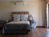Main Bedroom - 45 square meters of property in Woodhill Golf Estate
