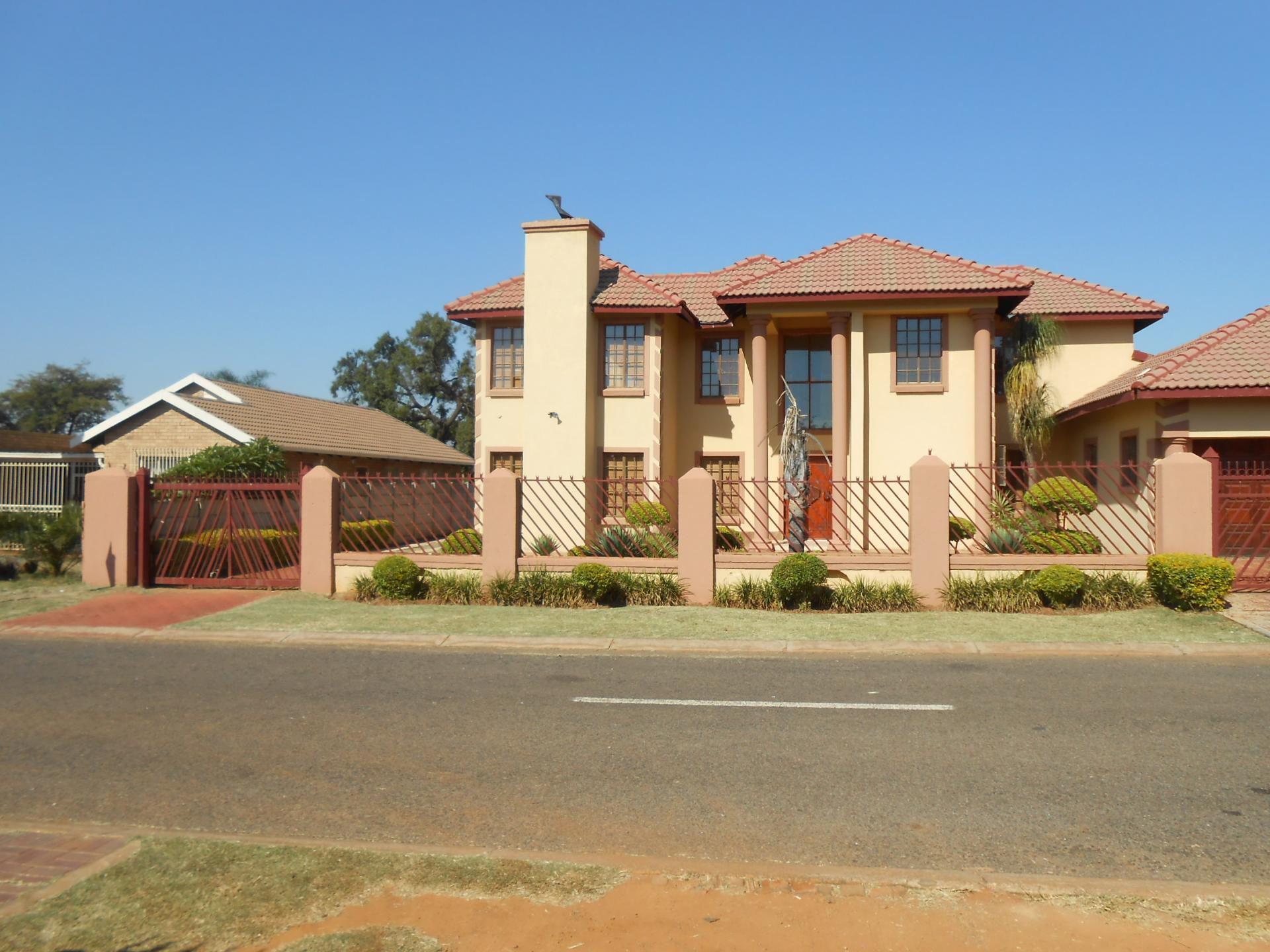 Front View of property in The Orchards