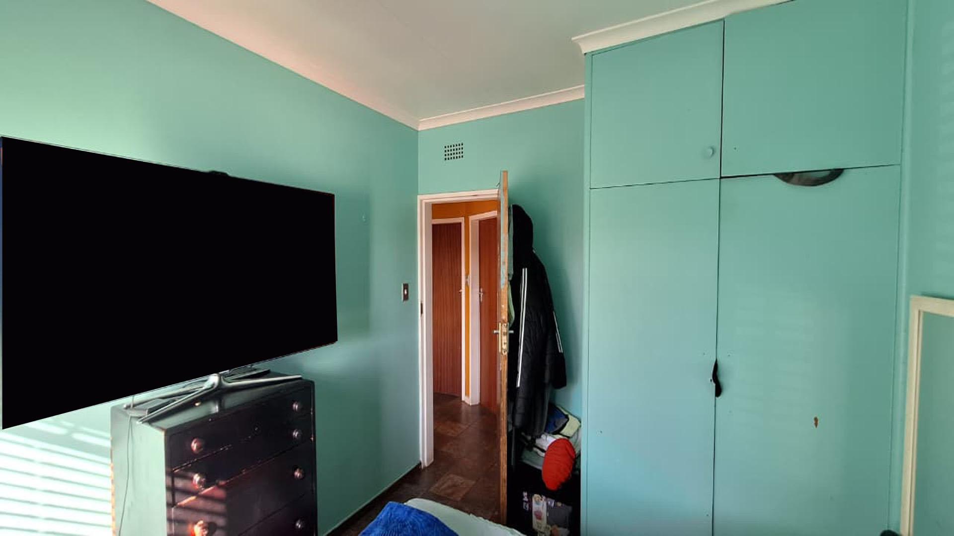 Bed Room 1 - 10 square meters of property in Klippoortjie AH
