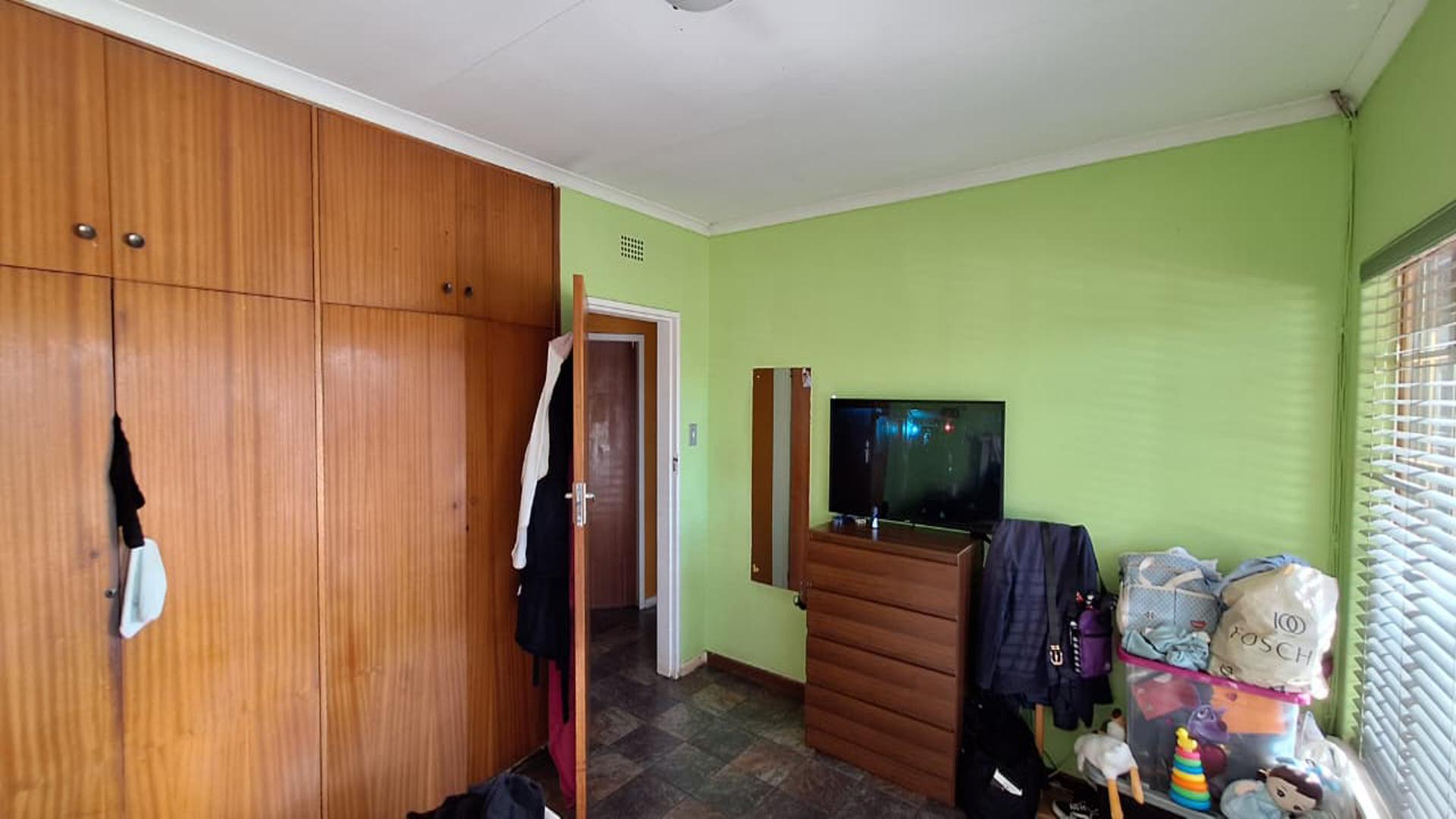 Bed Room 2 - 17 square meters of property in Klippoortjie AH